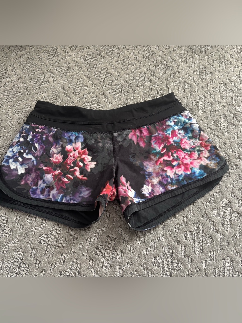 Lululemon - Picture 6 of 8